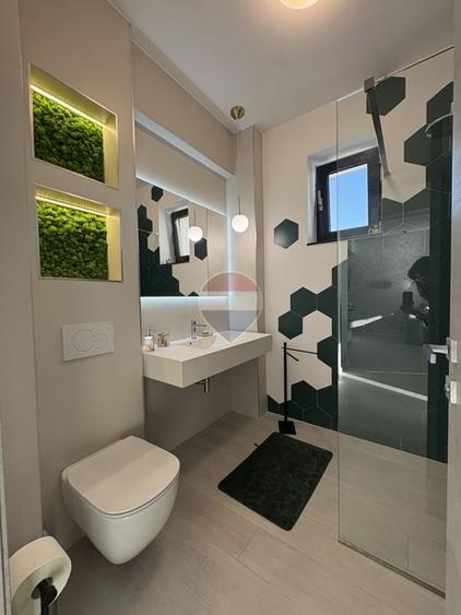 Apartament cu 2 camere semidecomandat, mobilat în Central