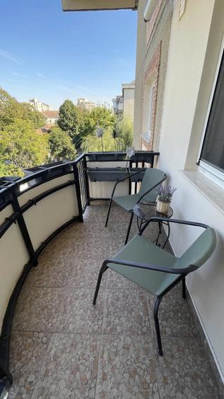 Apartament cu 3 camere decomandat în Intim