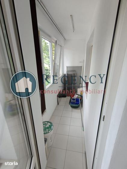 Apartament cu 3 camere semidecomandat în Giulești