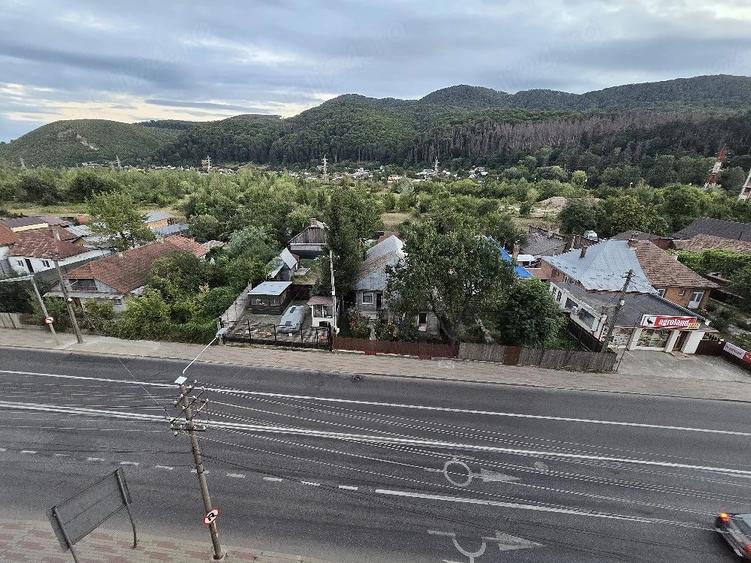 Apartament cu 3 camere decomandat în Sud