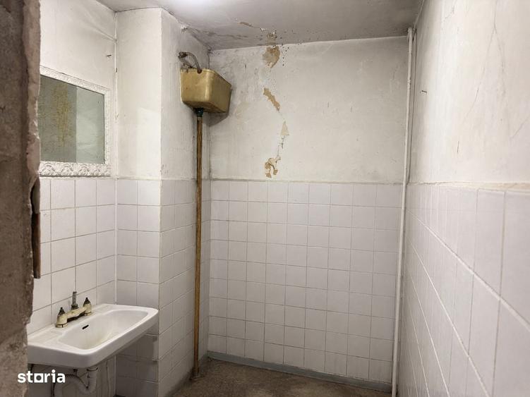 Apartament cu 4 camere decomandat în Tei