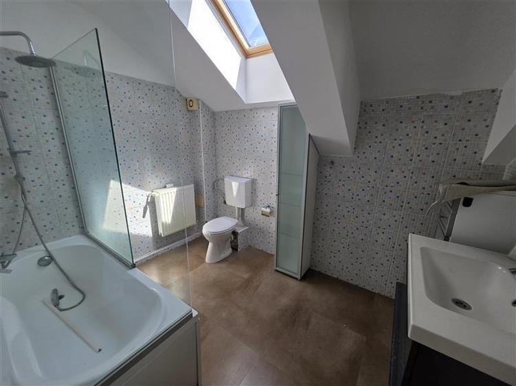 Casă individuală cu 5 camere cu Piscina în Central
