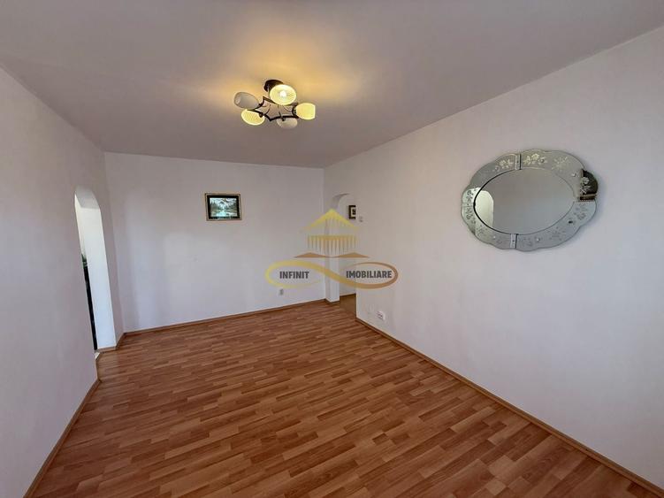 Apartament cu 3 camere semidecomandat în Narcisa