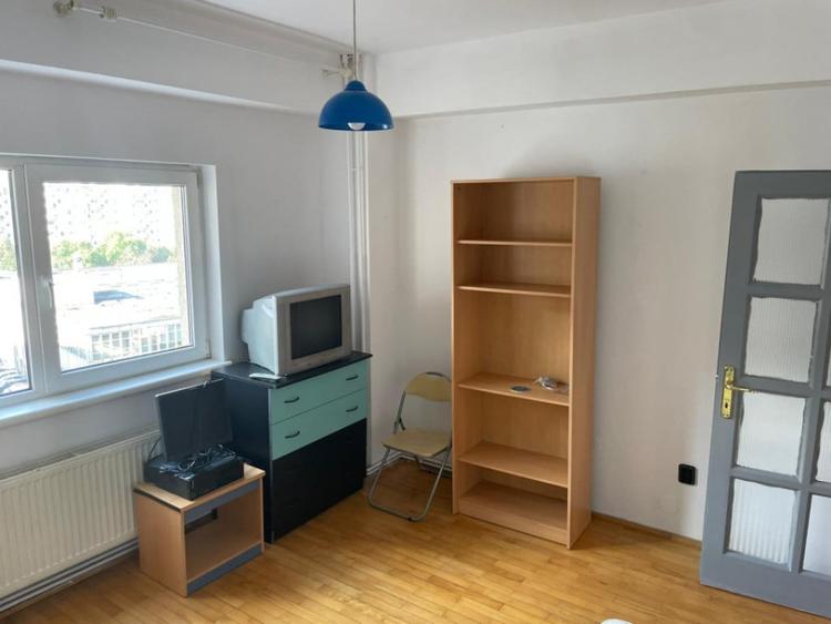 Apartament cu 4 camere decomandat, mobilat în Central