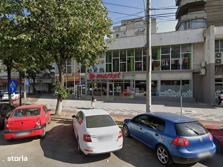 Spațiu comercial, de 800 mp, în Central