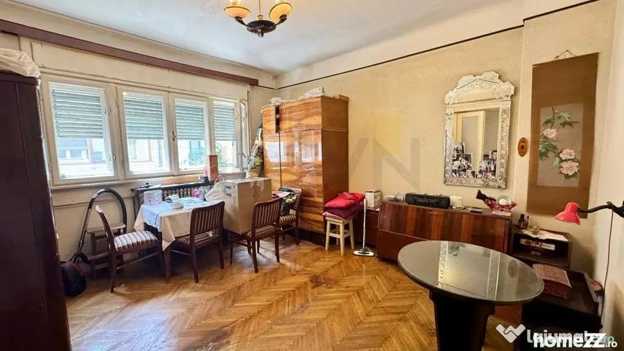 Apartament cu 3 camere semidecomandat în Armeneasca
