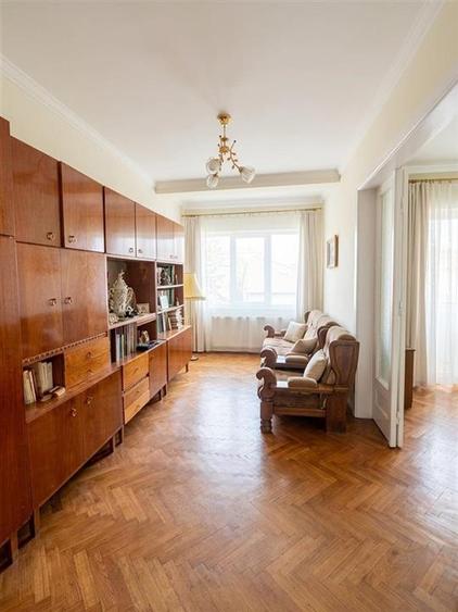 Apartament cu 4 camere decomandat în Cantemir