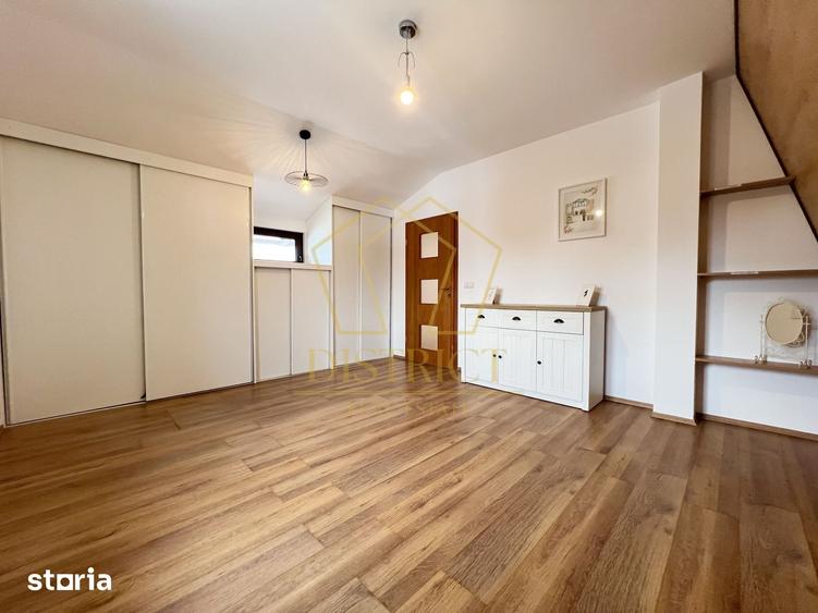 Casă cu 8 camere cu Teren 1360 Mp în Sud