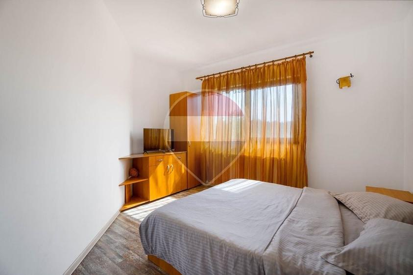 Casă individuală cu 5 camere cu Teren 696 Mp în Vulcan
