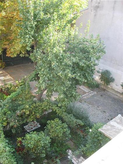 Casă individuală cu 13 camere cu Canalizare în Calea Victoriei