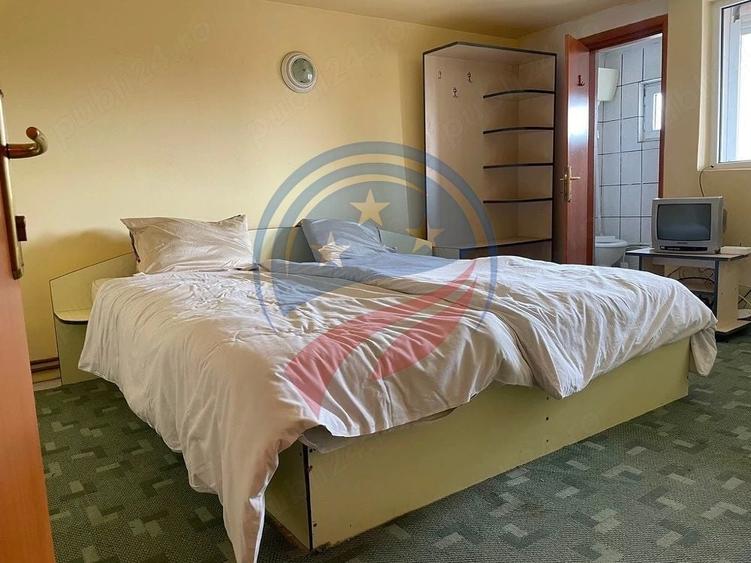 Casă individuală cu 12 camere cu Canalizare în Rânca