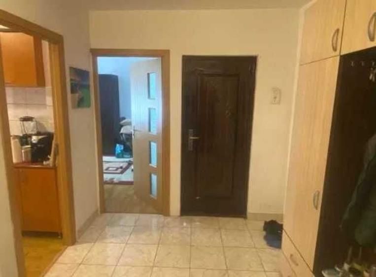 Apartament cu 2 camere decomandat în Rovine