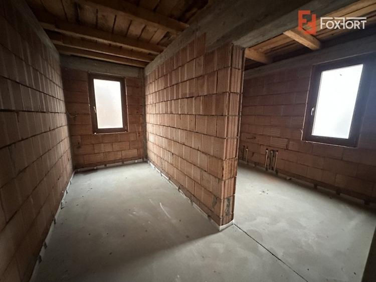 Casă individuală cu 10 camere cu Teren 1560 Mp în Bucovăț (Remetea Mare)