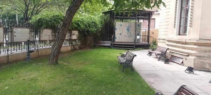 Casă individuală cu 5 camere cu Canalizare în Romană