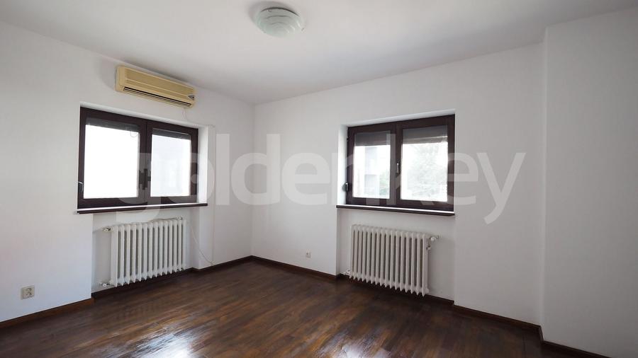 Casă individuală cu 10 camere cu Canalizare în Floreasca