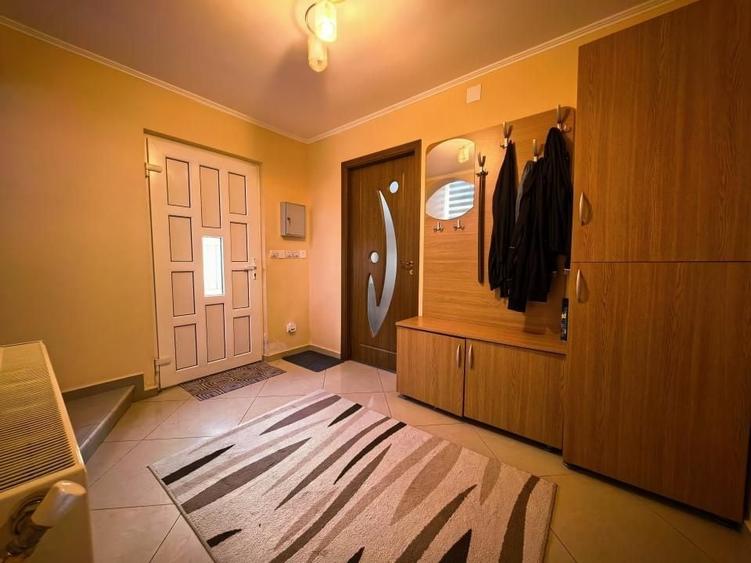 Casă individuală cu 6 camere cu Canalizare în Hilița