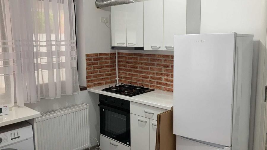 Garsonieră decomandată în Gorjului