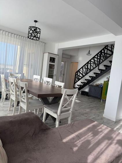 Apartament cu 3 camere decomandat în Cornitoiu
