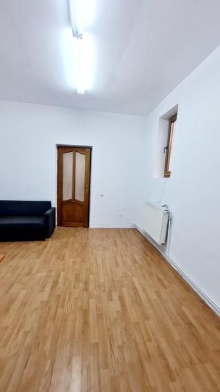 Casă cu 5 camere cu Canalizare în Calea Călărașilor