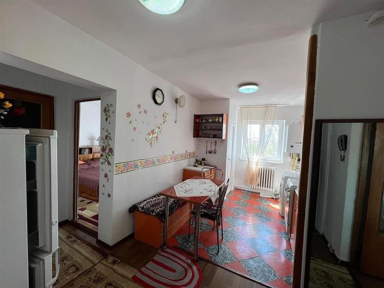 Apartament cu 2 camere decomandat, mobilat în Central