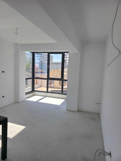 Apartament cu 2 camere decomandat în Tomis Plus
