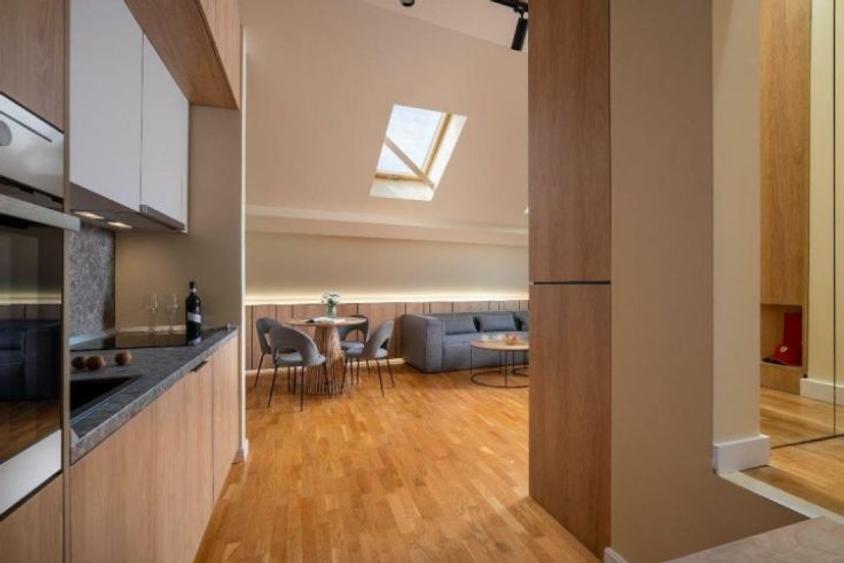 Apartament cu 4 camere decomandat în Dacia