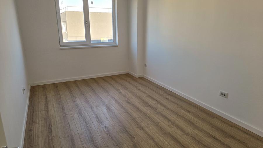 Apartament cu 4 camere decomandat în Basarabia