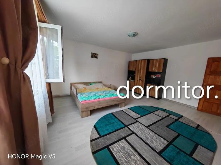 Casă cu 6 camere cu Teren 907 Mp în Moșnița Nouă
