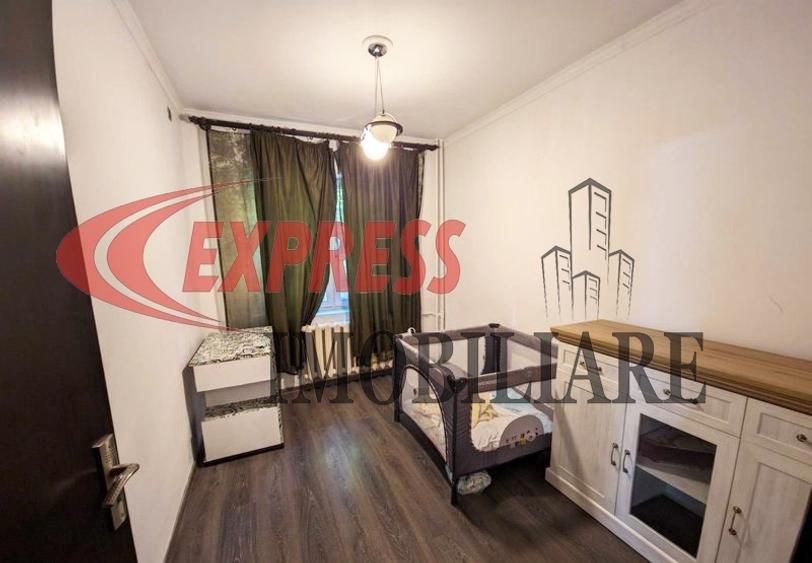 Apartament cu 3 camere decomandat în Dristor