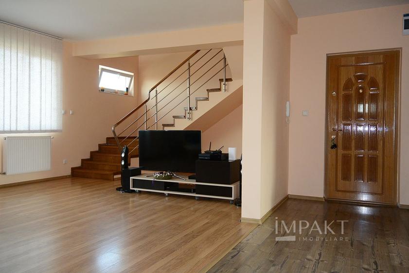 Apartament cu 5 camere decomandat în Bună Ziua