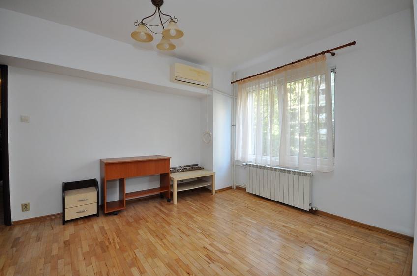 Apartament cu 3 camere semidecomandat în Militari