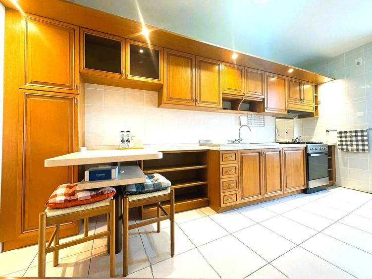 Apartament cu 3 camere decomandat, mobilat în Cotroceni