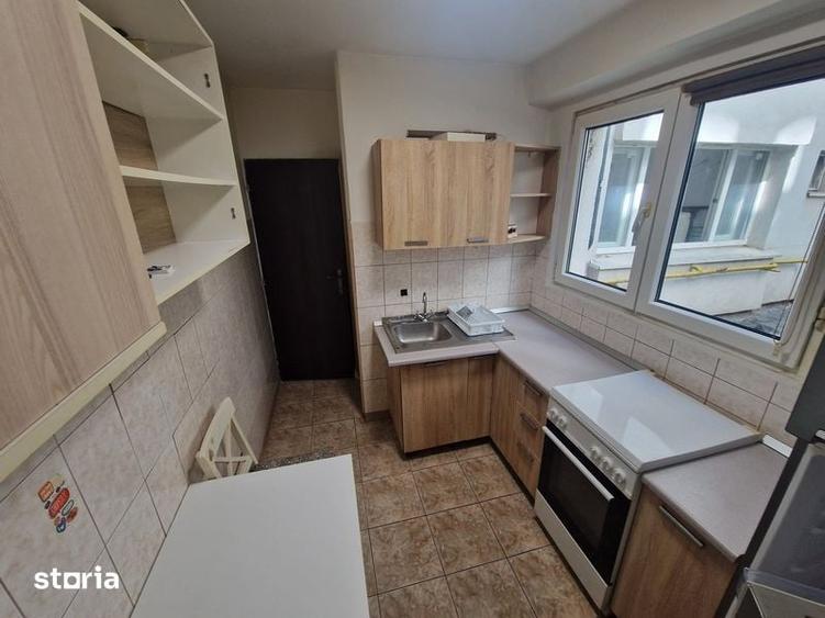 Garsonieră decomandată în Central