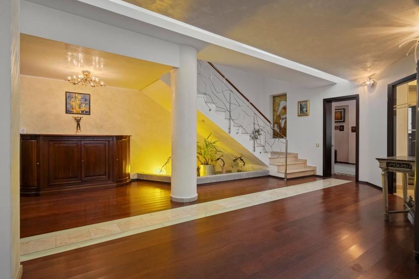 Duplex cu 5 camere cu Canalizare în Central
