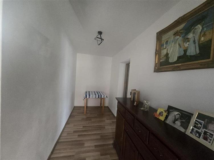Casă individuală cu 5 camere cu Teren 2000 Mp în Recea