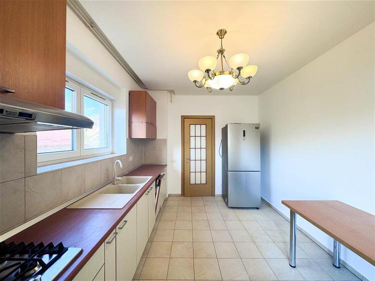 Apartament cu 4 camere decomandat, mobilat în Herăstrău