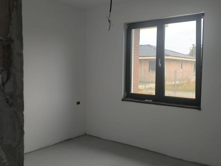 Casă individuală cu 3 camere cu Canalizare în Micro 16