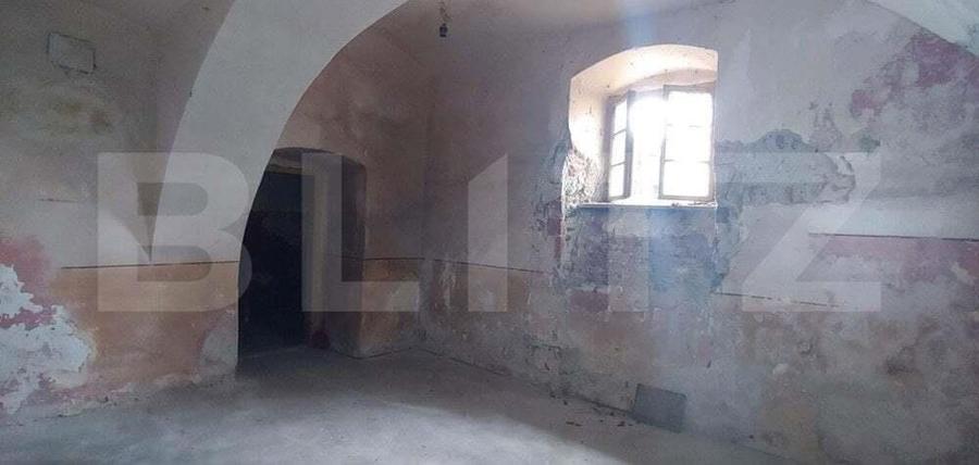 Casă cu 12 camere cu Teren 31300 Mp în Păuliș