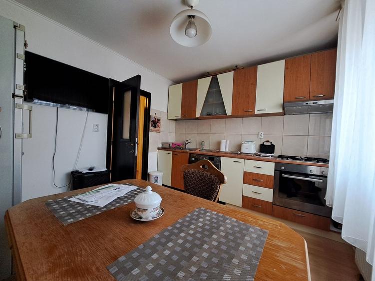 Apartament cu 3 camere decomandat în Militari