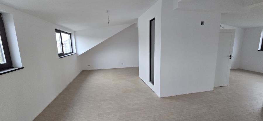 Duplex cu 5 camere cu Teren 227 Mp în Central