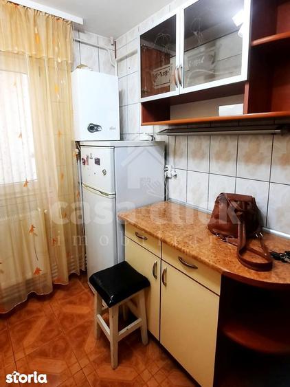 Apartament cu 2 camere semidecomandat, mobilat în Micro 21