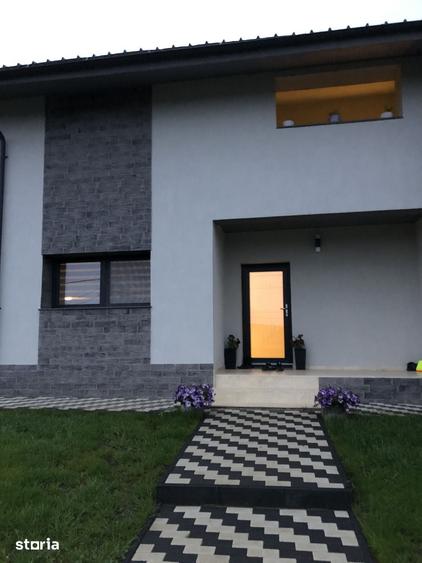 Casă cu 4 camere cu Teren 500 Mp în Coman