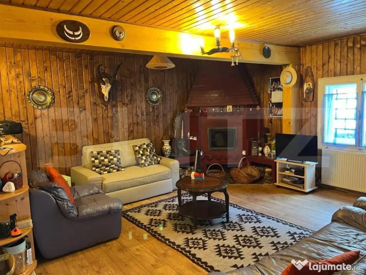 Casă cu 3 camere cu Teren 2243 Mp în Central