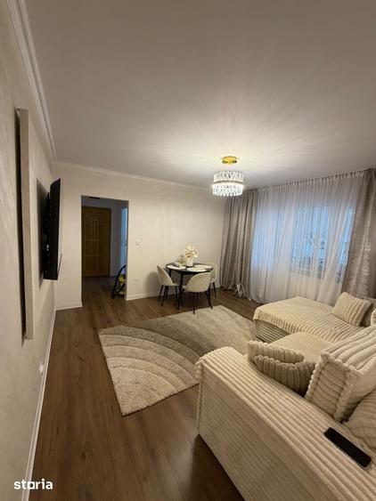 Apartament cu 4 camere decomandat în Central