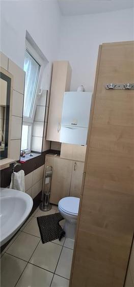 Apartament cu 2 camere semidecomandat, mobilat în Pârneava
