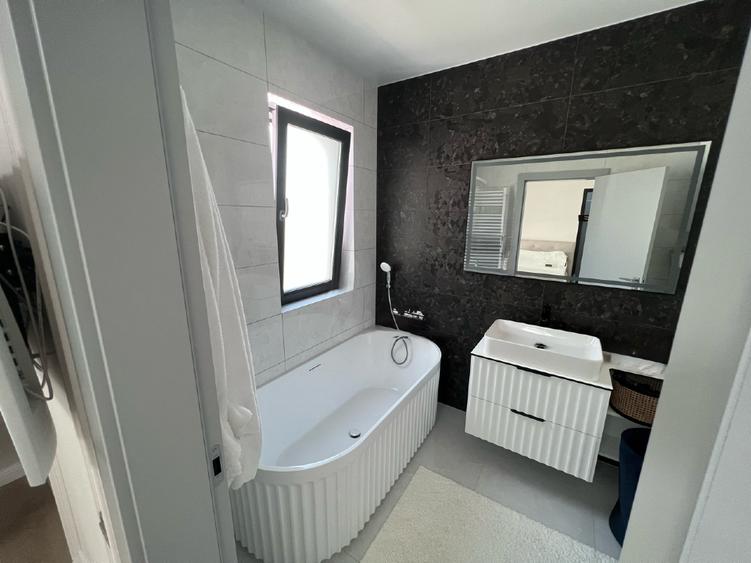 Casă individuală cu 5 camere cu Canalizare în Tunari