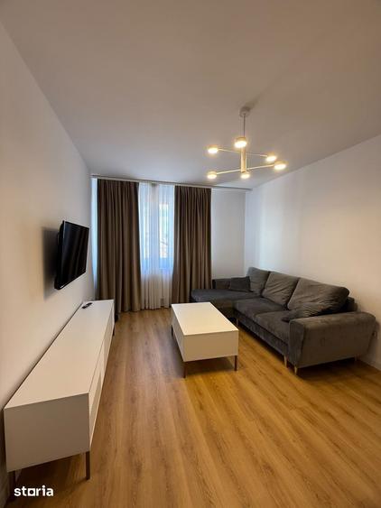 Apartament cu 3 camere semidecomandat în Central