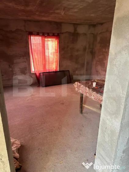Casă cu 5 camere cu Teren 1000 Mp în Central