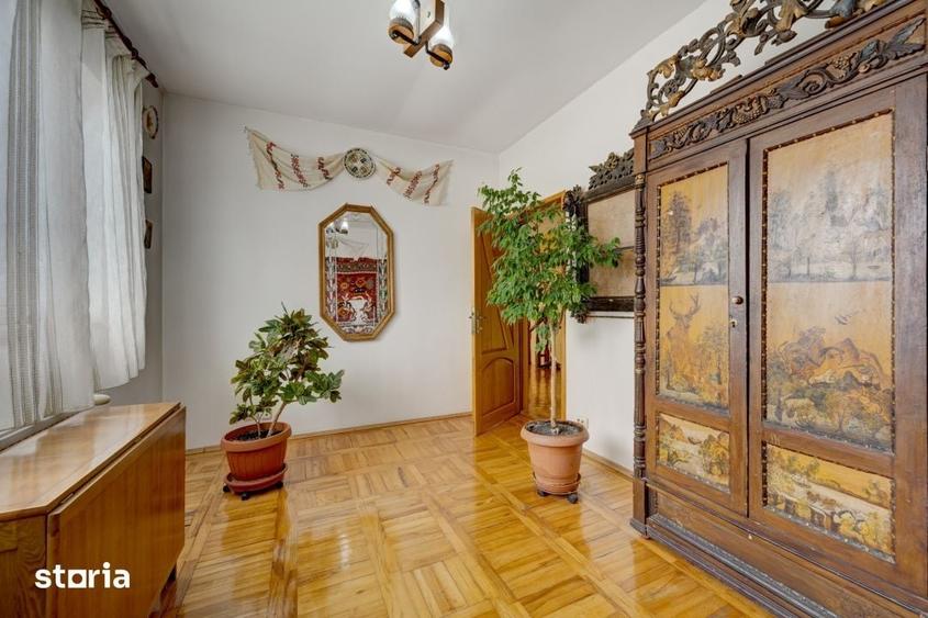 Casă cu 6 camere cu Teren 1576 Mp în Dobroești