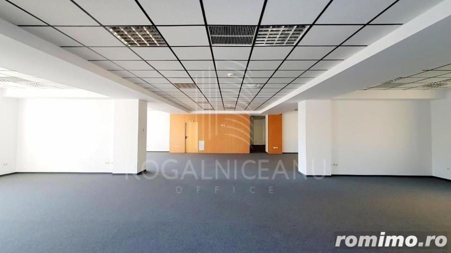 Spațiu comercial, de 386.4 mp, în Centrul Civic